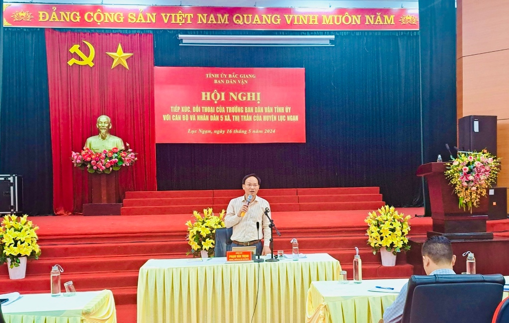 Trưởng Ban Dân vận Tỉnh ủy Phạm Văn Thịnh tiếp xúc, đối thoại với cán bộ và nhân dân 5 xã, thị...